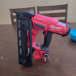 Milwaukee 16ga Finish Nailer ...