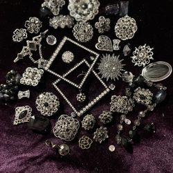 Black And Silver color Costume Jewlery 