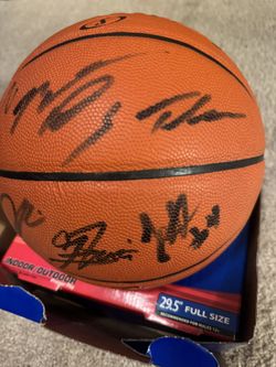 La Clippers Signed Basketball and 1 Not Signed 2- Balls Total