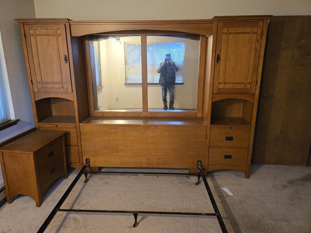 Queen size Bedroom Set