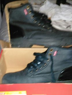 Levi's casual boot size 7