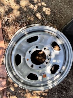 Single (1) 18” Ford F250 F350 silver steel wheel - spare