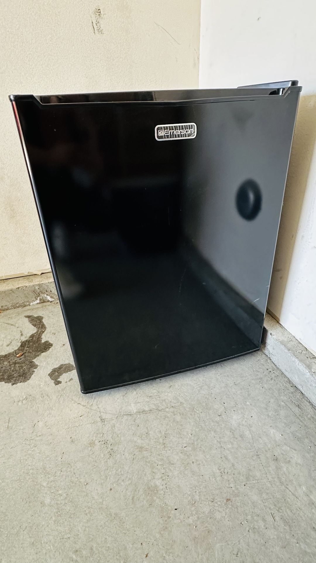 Mini fridge