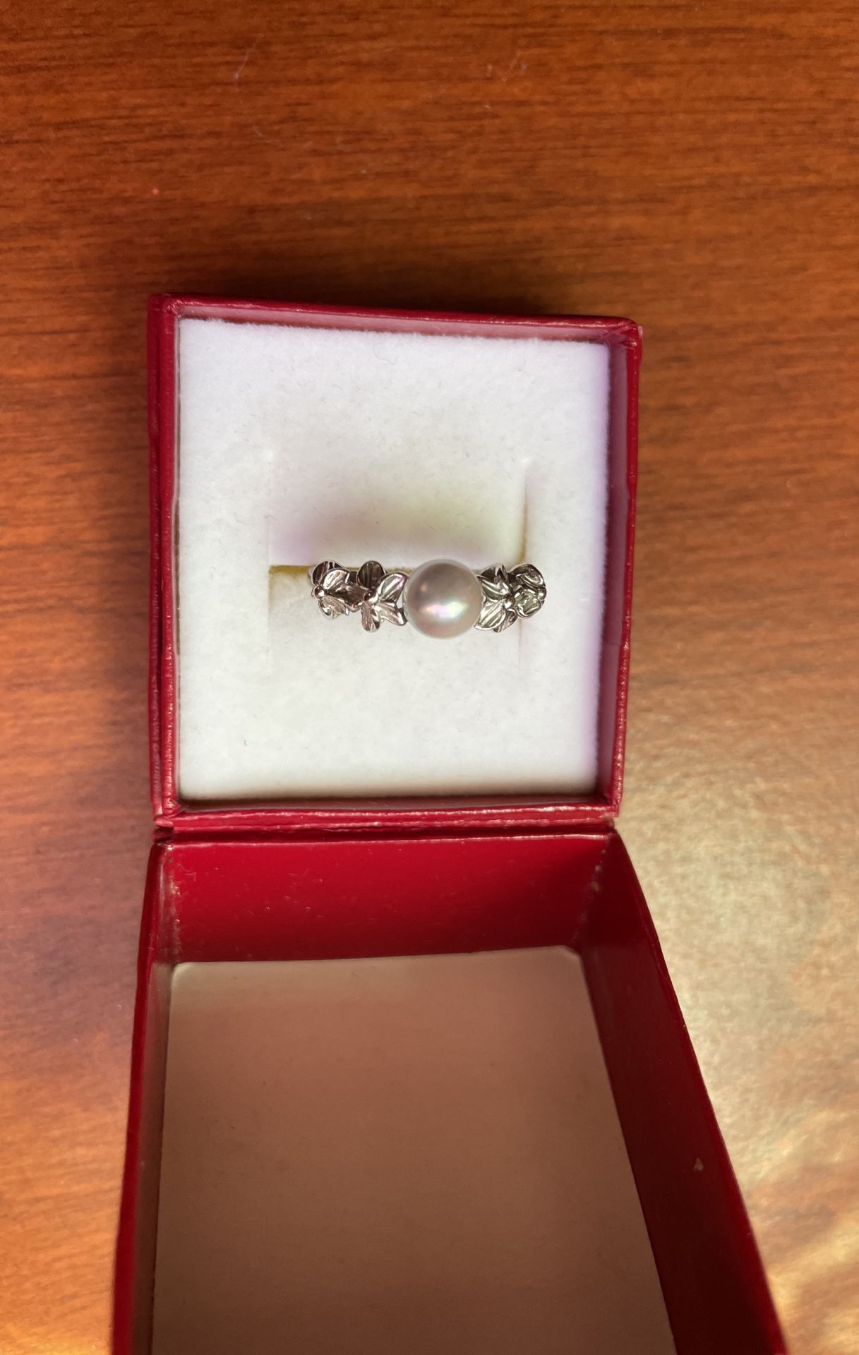 Pearl Ring In 10 K White Gold
