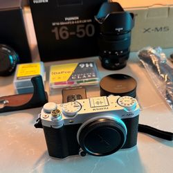 Fujifilm X-M5 Camera + 2 Lenses ( XF 16–50mm + XF 27mm WR) Full Kit-Mint
