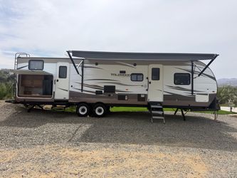 2017 WILDWOOD MODEL T32BHDS 2 SLIDE OUT BUNK HOUSE