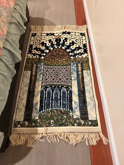 Islamic Prayer Rug with Mosque Arch Design