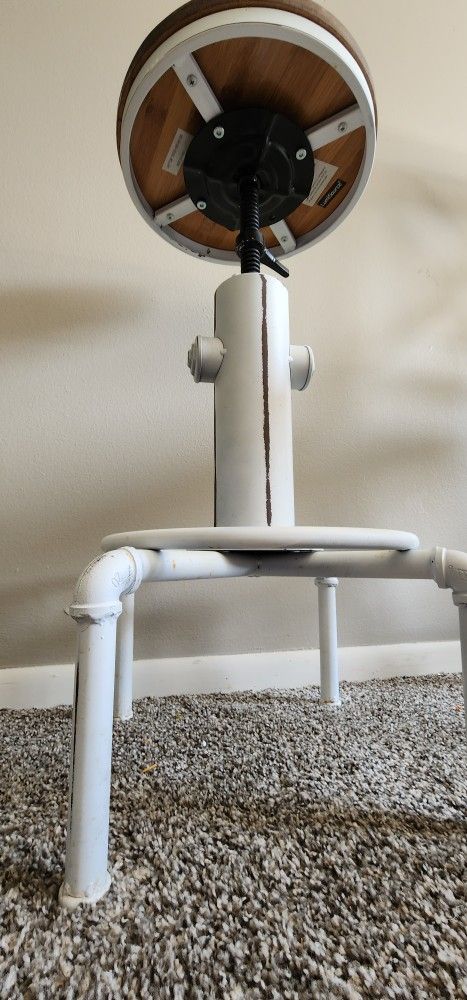 2 ADJUSTABLE BAR STOOLS