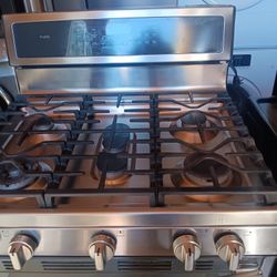 Estufa de gas marca GENERAL ELECTRIC PROFILE 