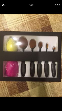 Makeup brushes