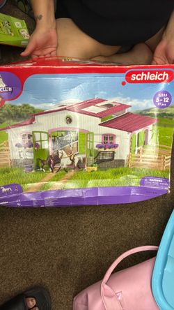 Schleich horses and Barn house