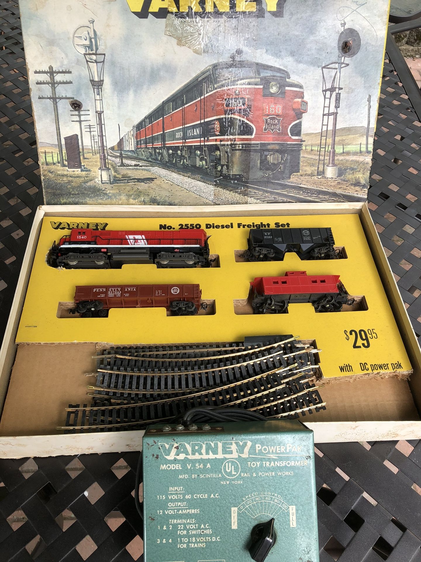  Varney HO Train Set With Power Pack