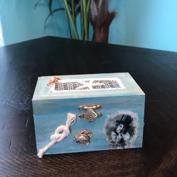 Small Treasure Chest for Sale in Palm Harbor, FL - OfferUp