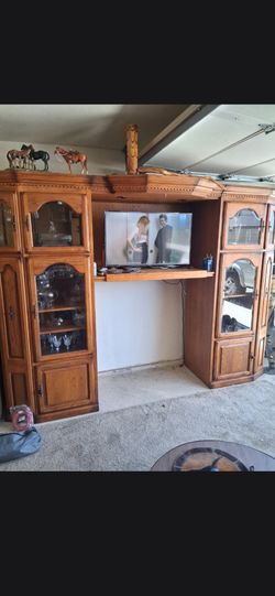 Entertainment center