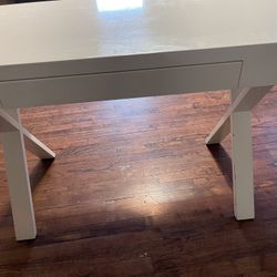 White Desk 