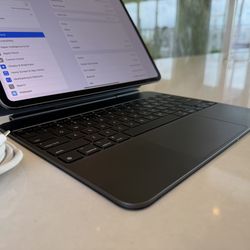 Apple iPad Pro 13” (M4) |WiFi + Cellular| Magic Keyboard | AppleCare+