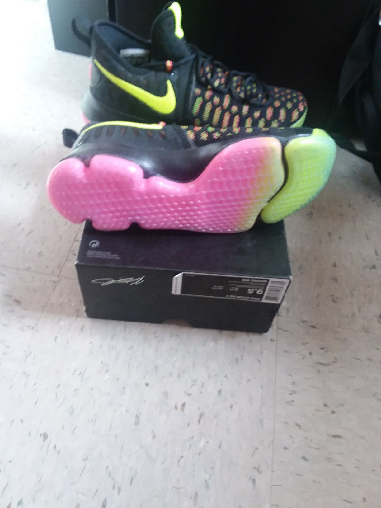 KD 9- Nike Zoom MEN'S Size 9.5