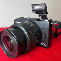 Canon EOS M200 Mirrorless Digital Camera with 15-45mm Lens and Charger Black
