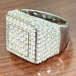 Natural diamond 10 karat men’s ring Size 10