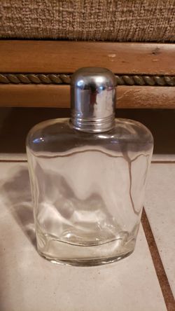 VINTAGE GLASS LIQUOR FLASK METAL SHOT GLASS LID