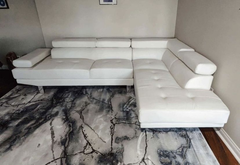 New 105x77 Leather Sectional Couch / Free Delivery