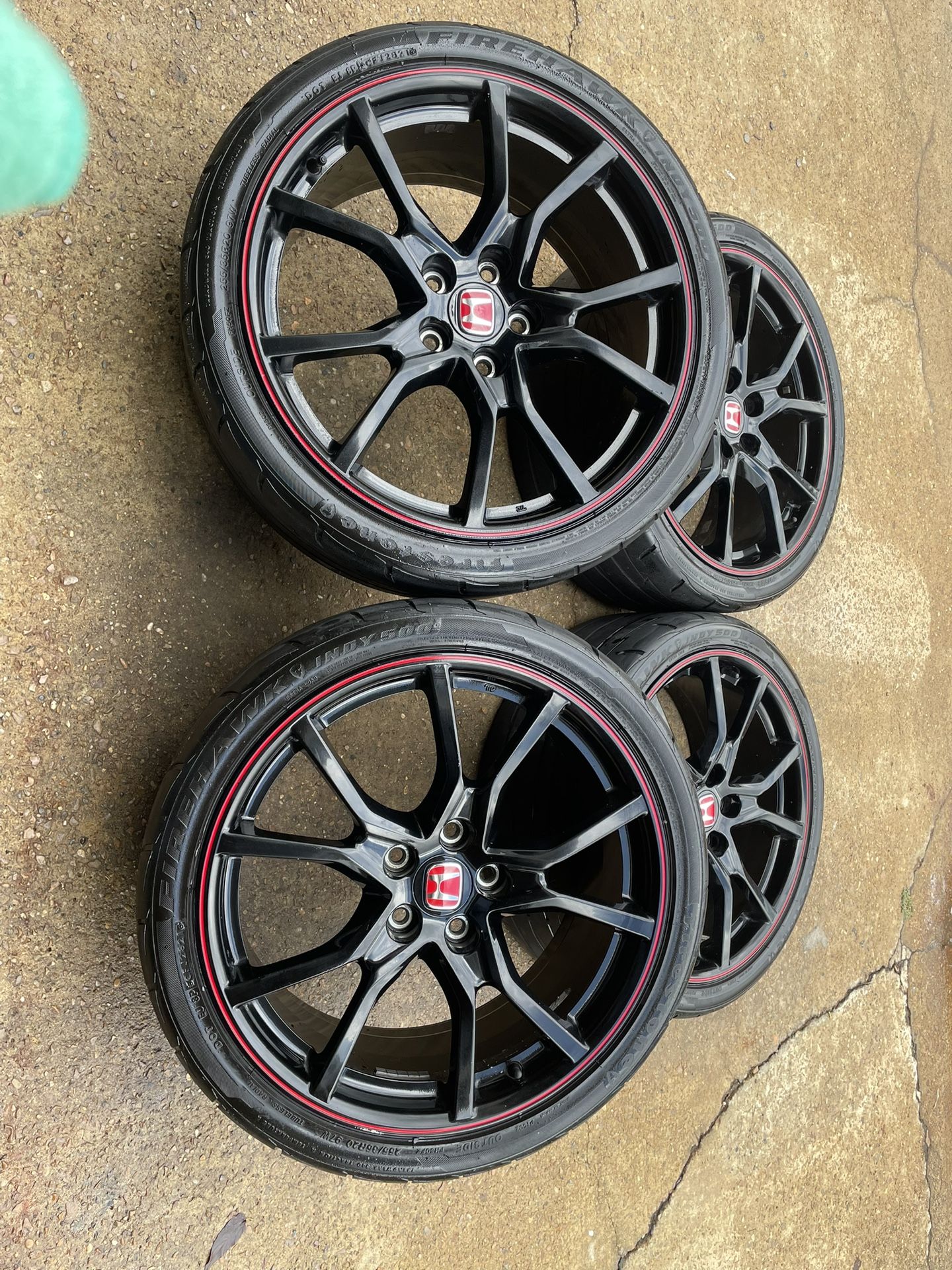 2018 Honda Civic Type R Rims and Tires