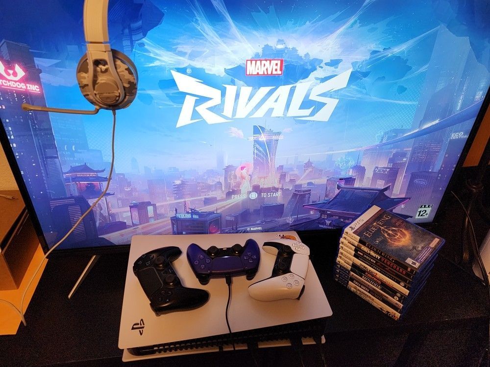 PS5 Disk Verizon + 3 Controllers + Games + Turtle Beach Headset included