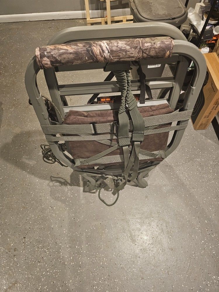 Summit Goliath Climbing Tree Stand