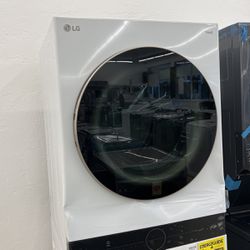 LG Washer And Dryer Tower (Scratch And Dent)