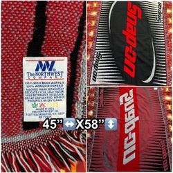 Snap-on Acrylic Throw Blanket Black Red The Northwest Company Tapestry 45”x58”