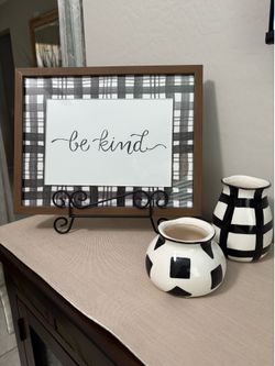 Be Kind Table Accents