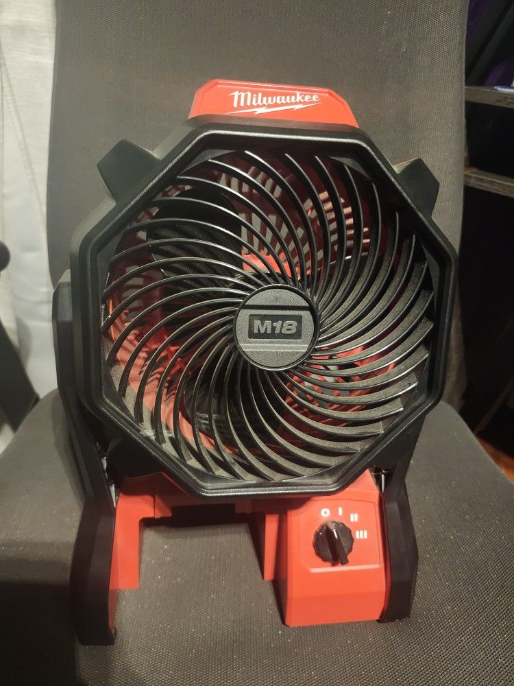 Milwaukee M18 Jobsite Fan