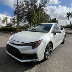 Toyota Corolla SE Título Limpio 