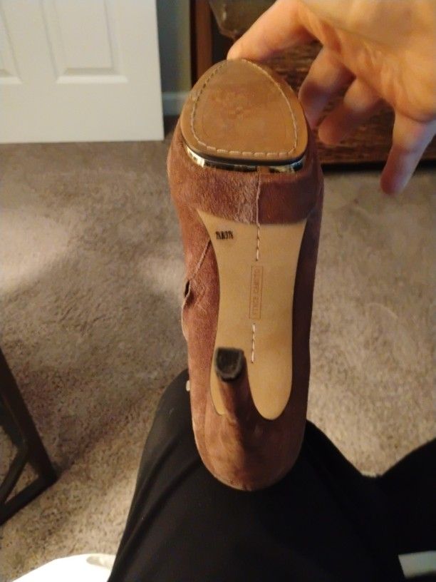 Vince Camutro Suede Brown High Heels With Zippers On Inside Of Shoe