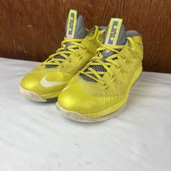 Nike LeBron basketball sneakers men’s Size 10 Shoes 579765-700