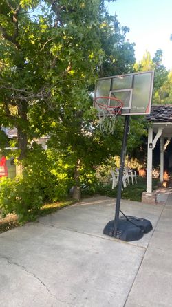 Basketball standup court