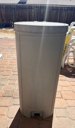 Gray 13 gallon trash slim