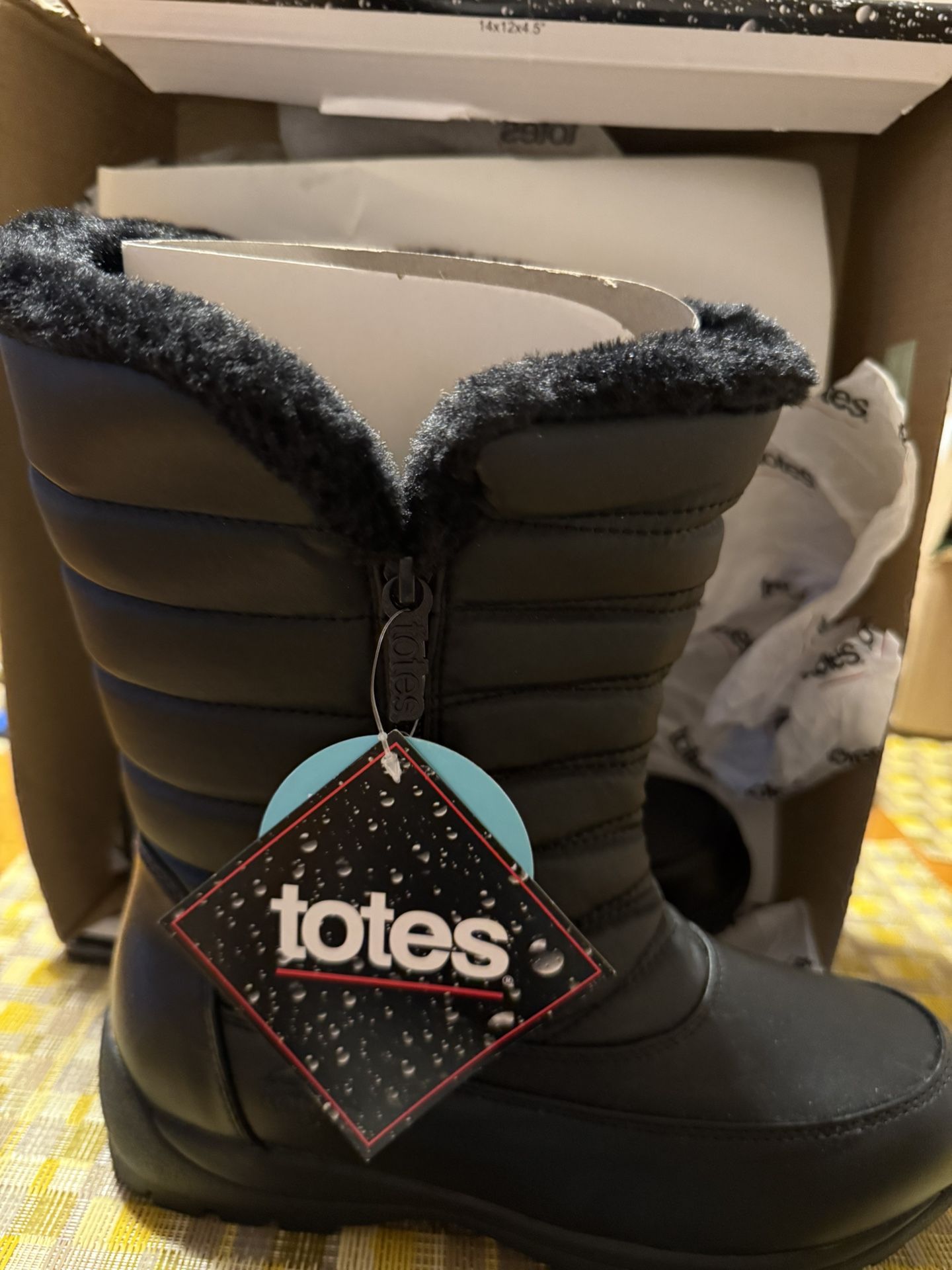 WOMENS SNOW BOOTS SIZE 8