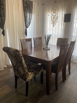 Wood Table w/extension & chairs