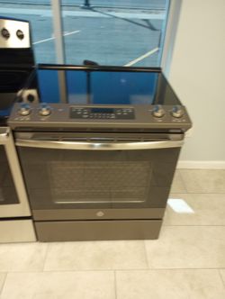 G.E dark stainless Steel Slide Inn Stove