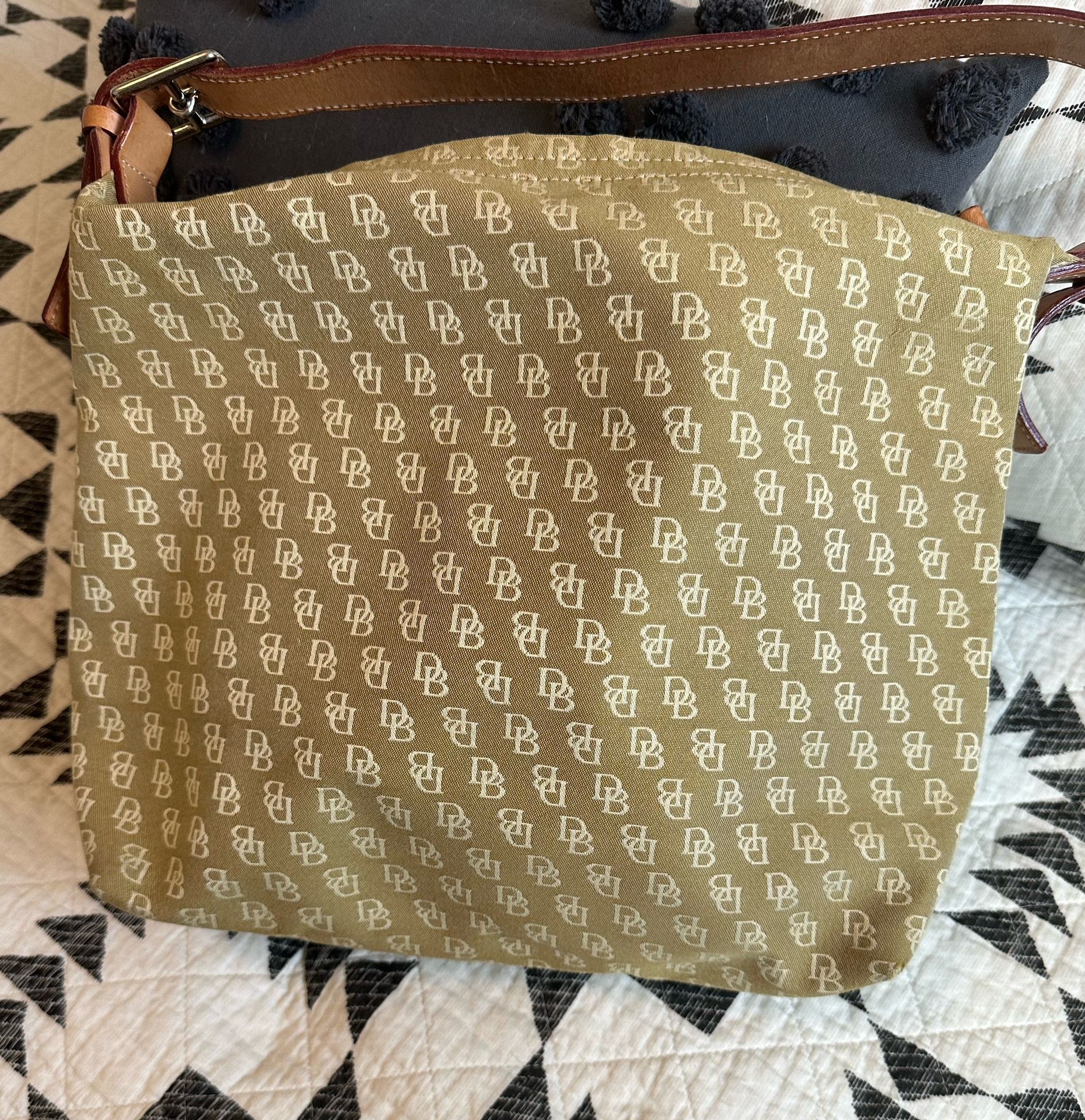 Dooney And Bourke Purse