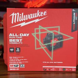 Milwaukee M12 12-Volt Lithium-Ion Cordless Green 250 ft. 3-Plane Laser Level Kit with One 4.0 Ah Battery, Charger and Case