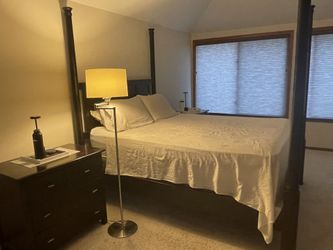 Stanley Solid Wood 7 Piece Queen Size Bedroom Set 