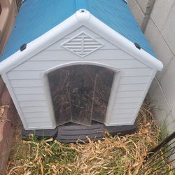 SMALL Dog house 