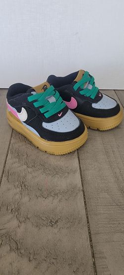 JUST LIKE NEW TODDLER NIKES SIZE 3C