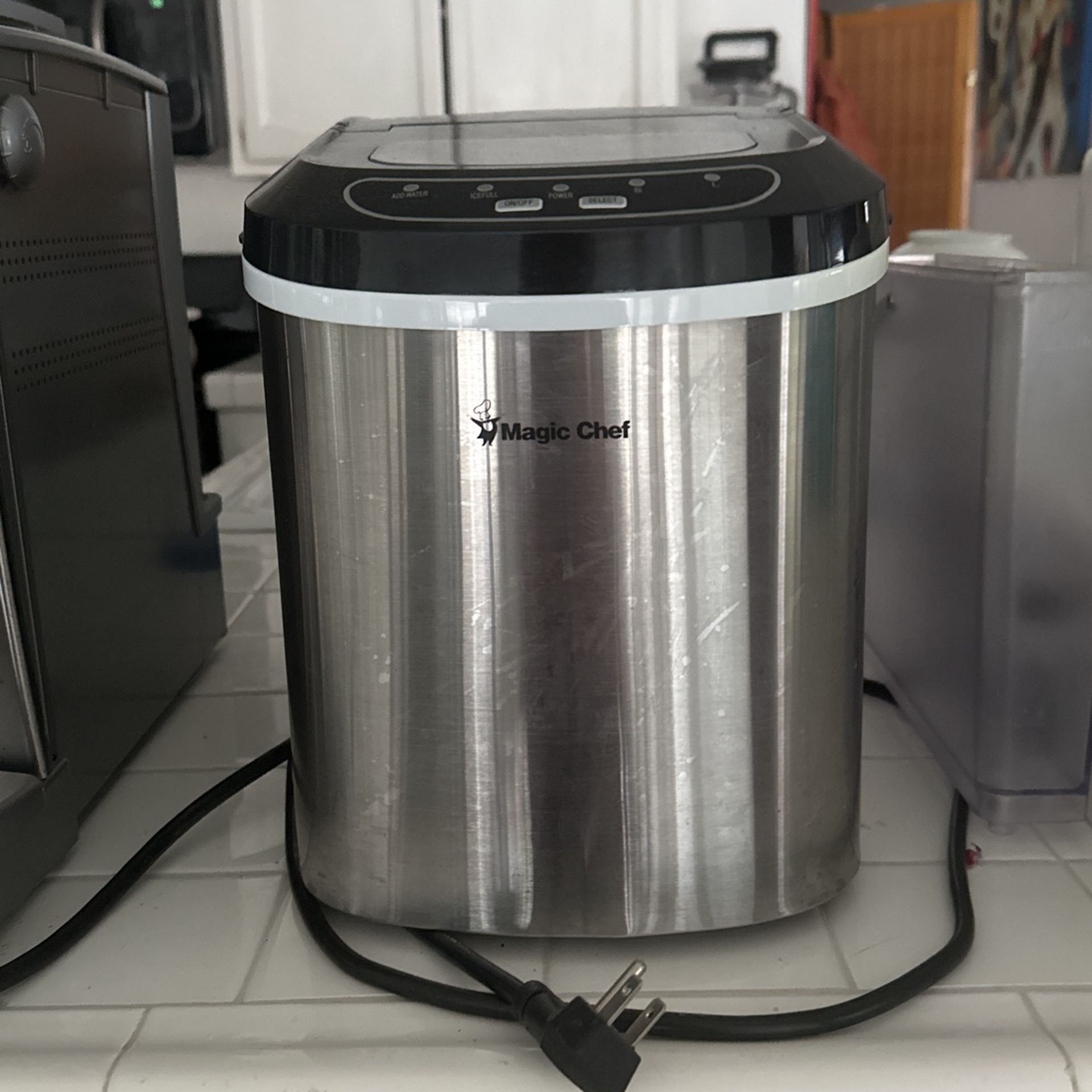 MAGIC CHEF ICE MAKER