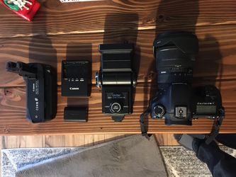 Canon EOS 7D SLR camera with extras
