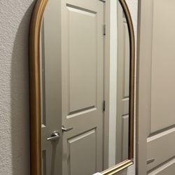 ARCHED WALL GOLD MIRROR 