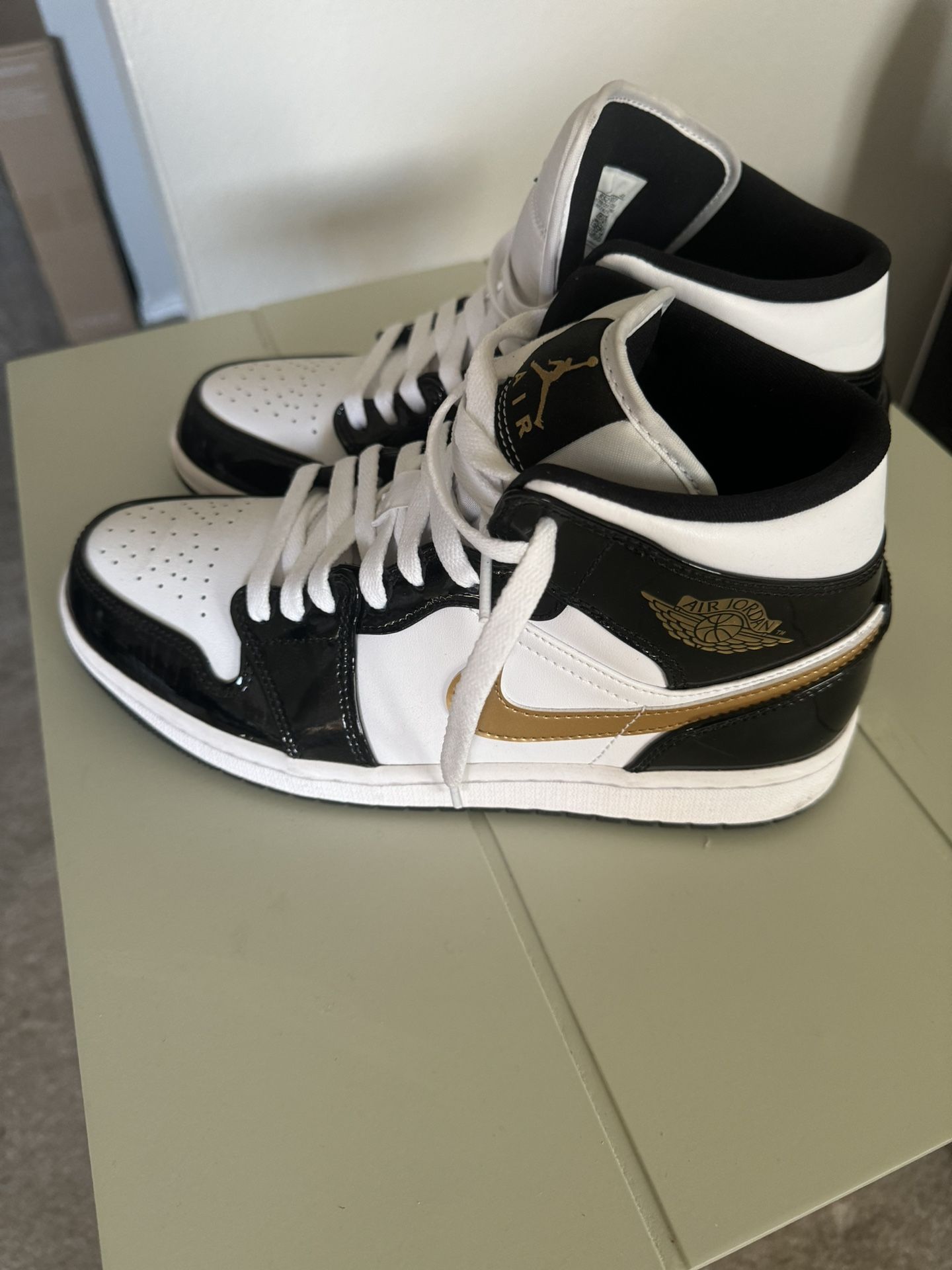 Jordan 1 Size 8.5/10