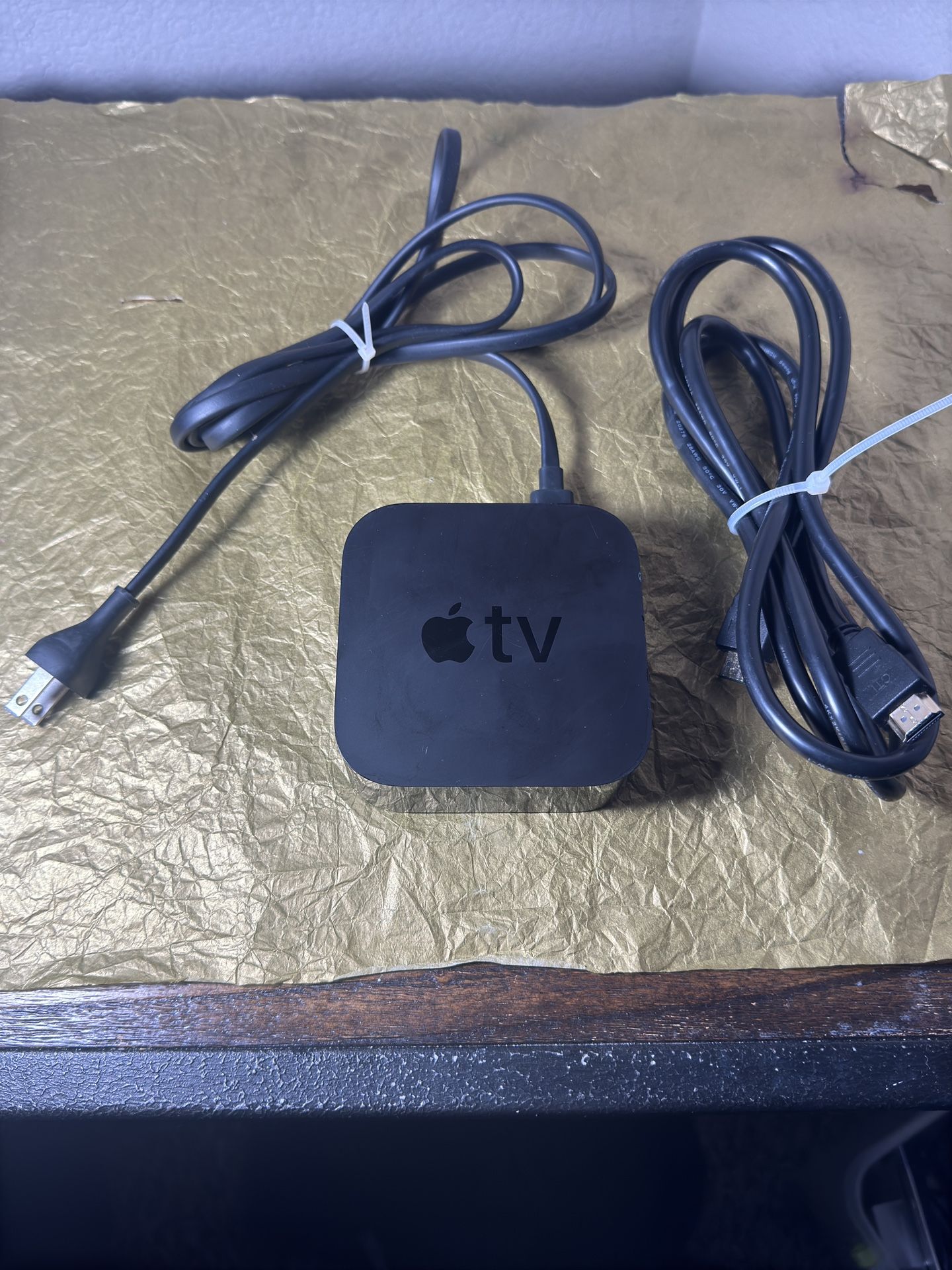 Apple TV 4K Media Streamer w/Remote 32 GB HDMI A1842 5th Gen Excellent Condition